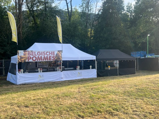 Gingers Events Pavillon mit Verkaufsstand