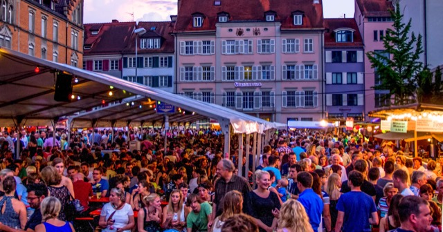 Gut besuchter Marktplatz bei einer Gingers Events Veranstaltung